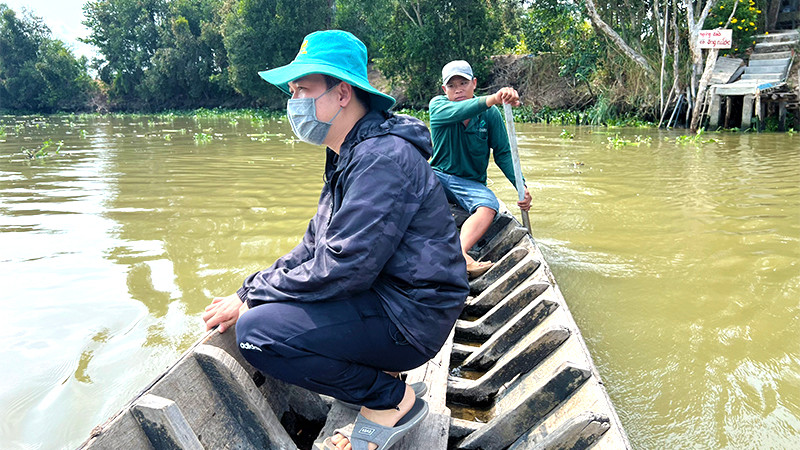 Mơ thấy bơi xuồng - Bơi xuồng trên nước trong và yên ả Mơ thấy bơi xuồng - Bơi xuồng trên nước trong và yên ả