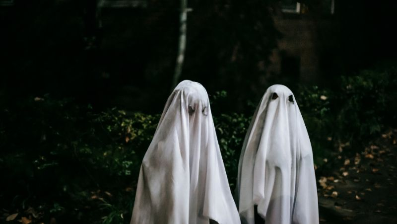 Mơ thấy bóng ma - Thấy bóng ma đứng nhìn mình từ xa Mơ thấy bóng ma - Thấy bóng ma đứng nhìn mình từ xa