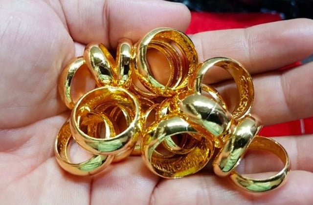 Mơ thấy bông tai vàng - Biểu tượng của giá trị và sự trân trọng Mơ thấy bông tai vàng - Biểu tượng của giá trị và sự trân trọng