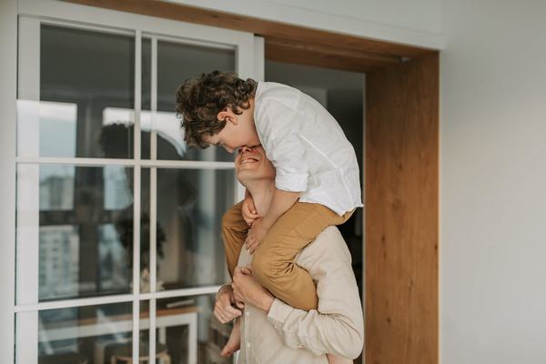 Mơ thấy bố đã mất - Bố im lặng đứng nhìn từ xa Mơ thấy bố đã mất - Bố im lặng đứng nhìn từ xa