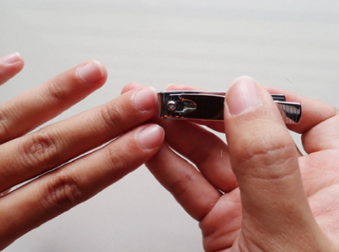 Mơ thấy cắt móng tay - Mơ thấy người khác cắt móng tay cho mình Mơ thấy cắt móng tay - Mơ thấy người khác cắt móng tay cho mình