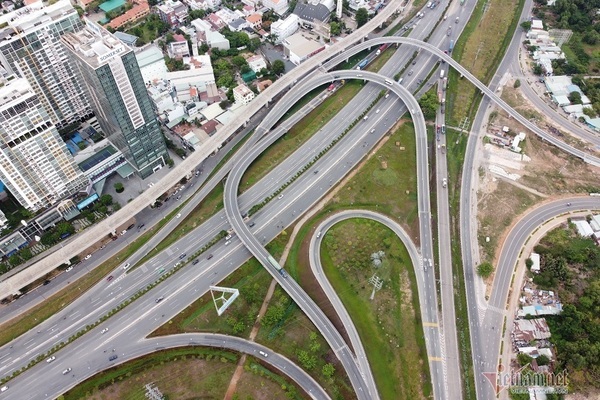 Mơ thấy cầu vượt - Đi bộ trên cầu vượt nhưng cảm thấy run sợ Mơ thấy cầu vượt - Đi bộ trên cầu vượt nhưng cảm thấy run sợ